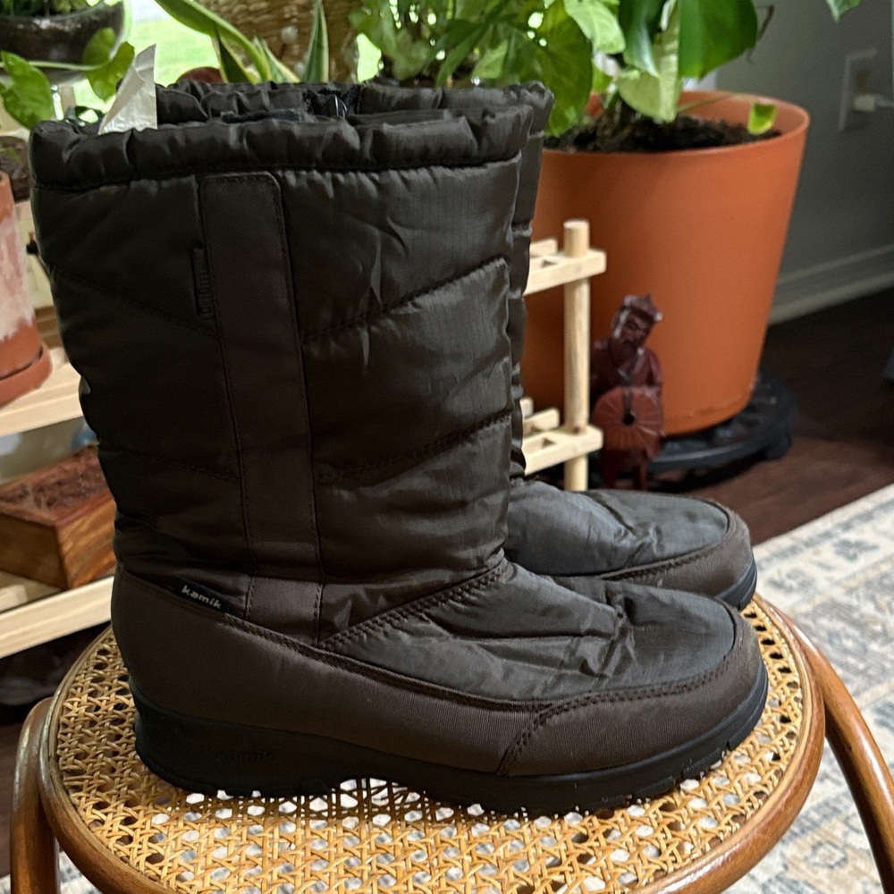 Kamik waterproof boots. Size 9